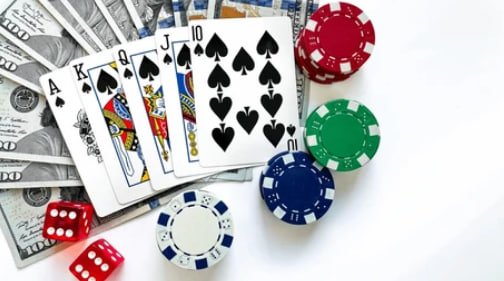 vegas casino বিঙ্গো খেলোয়াড় মোবাইলে জয়ের আনন্দ উদযাপন করছেন